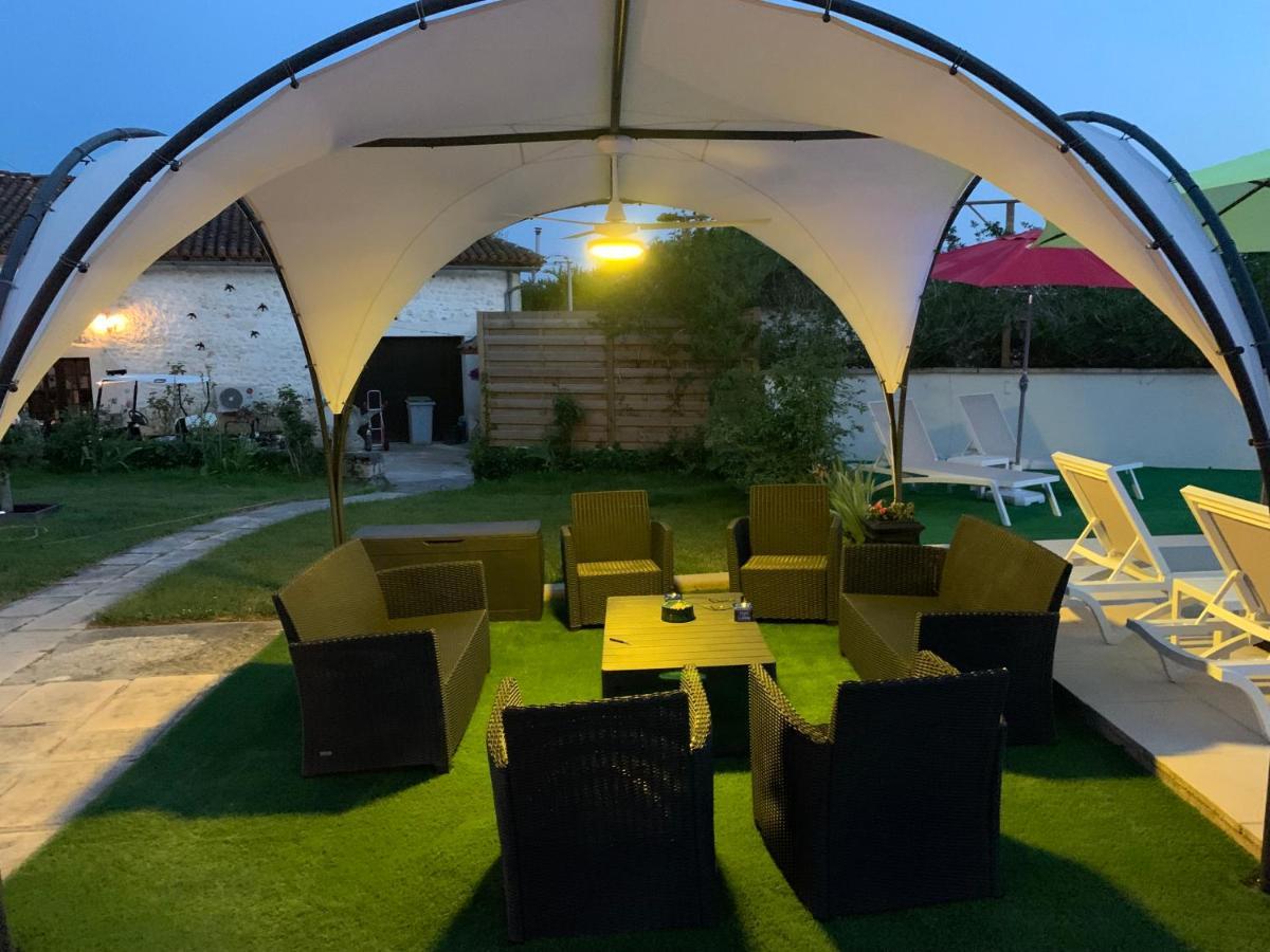 Bed and Breakfast Le Jardin Des Hirondelles Blanzaguet-Saint-Cybard Zewnętrze zdjęcie